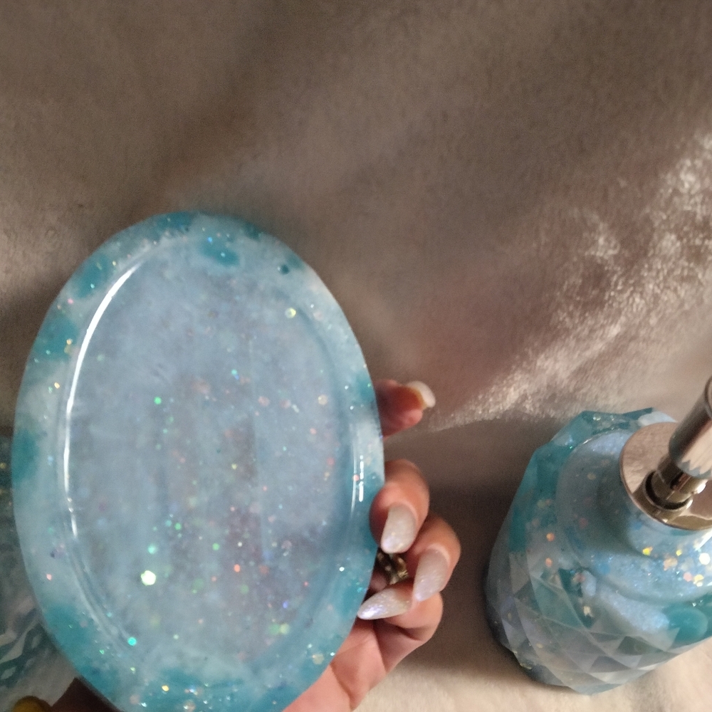 Blue Bathroom Accessory Set - Picture 5 of 8